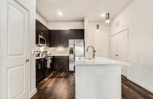 Richardson Apartment | Boulevard Stays Direct Trail Access Parking Pool Gym 02