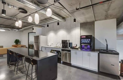 Downtown Phoenix Apartment | Boulevard Stays Luxe Downtown Studio Pool, Gym & Garage