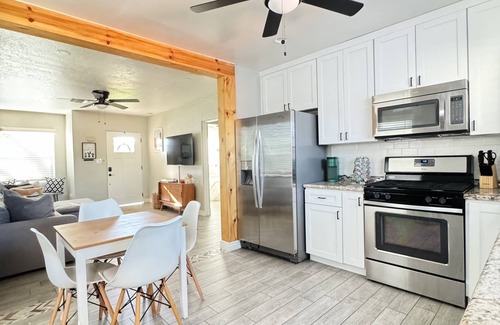 West Second Street Historic District House | Boutique 2 BR Home in Downtown Mesa