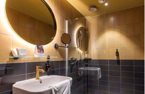 Kralingen-Crooswijk Hotel | Boutique Hotel Stay Near Market Hall & Cube Houses in Rotterdam