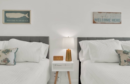 Deerfield Beach Hotel | Boutique Hotel 2 double beds with POOL, LOCATION! 1 block to BEACH/Restaurants