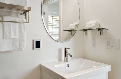 Ridge St. Hotel | Boutique Room steps from Downtown Mall | Rose Jean - Room #4