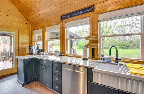 Bowdon Junction Cabin | Bowdon Cabin Stay Near Atlanta, Private Pool!
