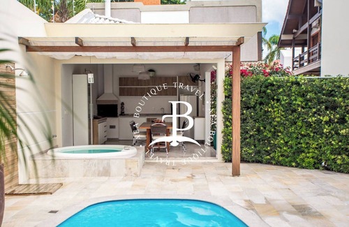 Jurere Internacional House | Vrbo Property