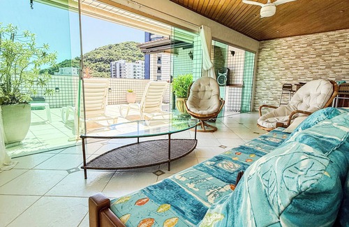 Parque Enseada Apartment | PENTHOUSE - 150 METERS FROM THE BEACH. Street with shops, restaurants, sea view.