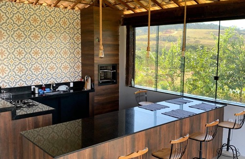 Cesar de Pina Cottage | Casa Vista da Serra Perto de Trilhas, Cachoeiras e em Contato com a Natureza