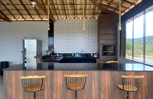 Cesar de Pina Cottage | Casa Vista da Serra Perto de Trilhas, Cachoeiras e em Contato com a Natureza