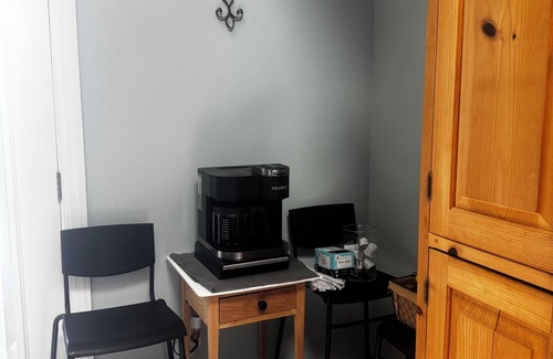 Valley Forge House | BR to rent, shared space with owner. Townhome, limited weights for exercise. Dog