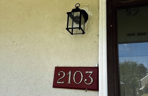 Valley Forge House | BR to rent, shared space with owner. Townhome, limited weights for exercise. Dog