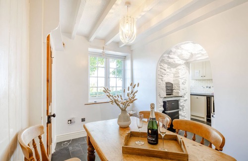 Aberdovey Cottage | BRAICH-Y-CELYN LODGE, family friendly, with open fire in Aberdovey