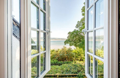 Aberdovey Cottage | BRAICH-Y-CELYN LODGE, family friendly, with open fire in Aberdovey