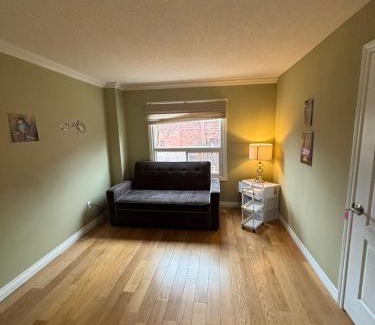 Queen Street Corridor House | Bramalea City Centre BNB-Full Privacy,24X7 Checkin
