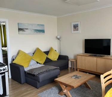 Freshwater Ski Chalet | Brambles chine