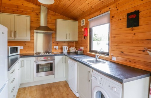 Diss House | BRAMBLES, pet friendly, character holiday cottage in Garboldisham