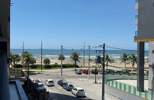 Praia Grande Apartment | Brand new apartment right on the sand with sea view.