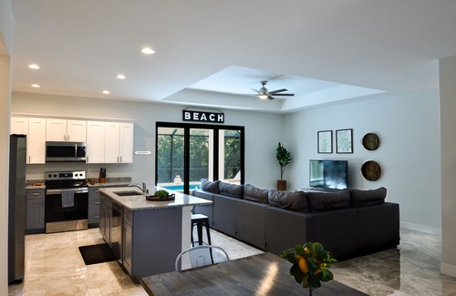 McGregor House | Brand new 2021 home build w/large pool. Central to everything fun in Ft Myers!