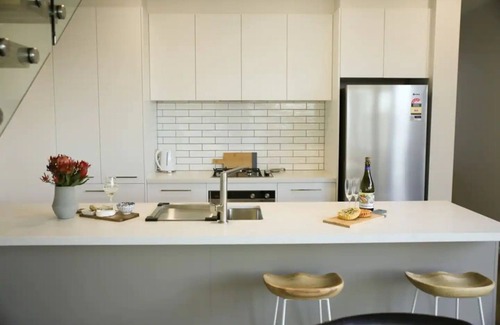 Wendouree House | BRAND NEW 3 b/r townhouse 1 block to lake