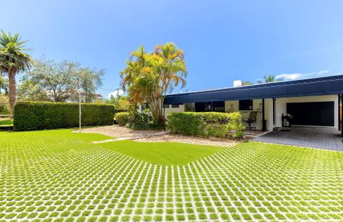 Lauderdale Harbours House | BRAND NEW 4 Bedroom Waterfront Villa w Boat Dock