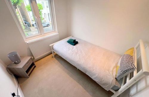 Croham House | BRAND NEW 5-bedroom House - 25min to London