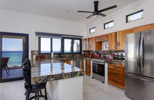 Buenavista House | Brand New Beachfront 2 Bedroom