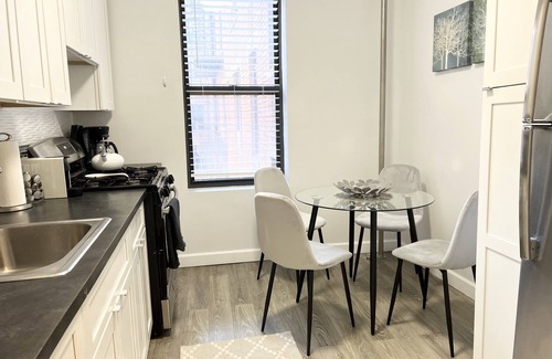 Ditmars Steinway Apartment | Brand new beautiful king size 1 bedroom 15 min to Manhattan