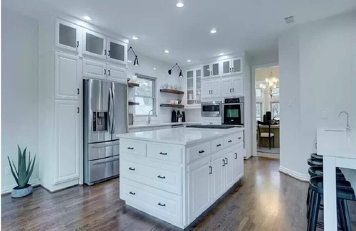 Grapevine House | BRAND NEW!Central DFW, Slps 12, Pool, 1 Acre, 4 bed 5 bath