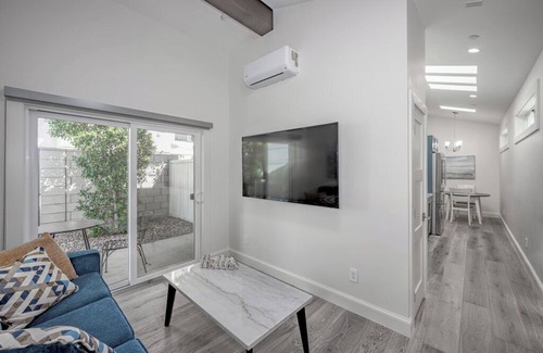 Sherman Oaks Cottage | Brand New Construction- 1 Bdrm Guest House- Sherman Oaks