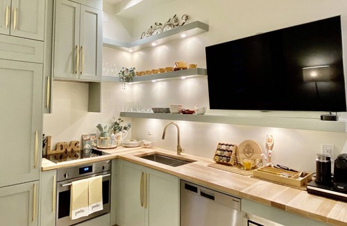 Richmond Apartment | BRAND NEW Cozy Scandinavian Suite