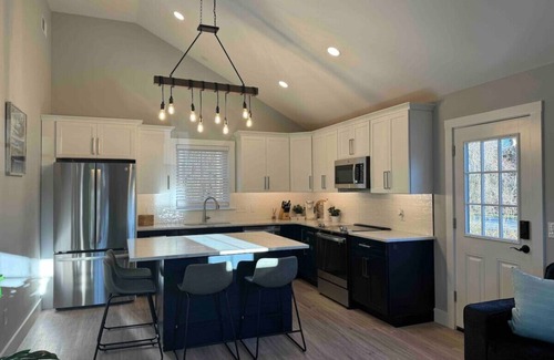 Wakefield-Peacedale Apartment | Brand New Cozy Coastal Cottage