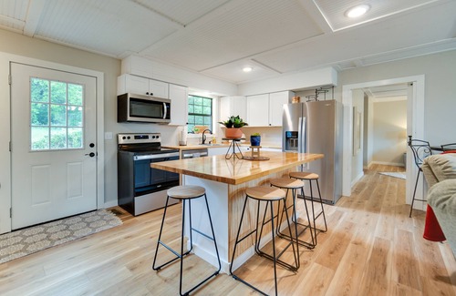 Mammoth Spring House | Brand New Farmhouse Style Listing with views of the beautiful Spring River!