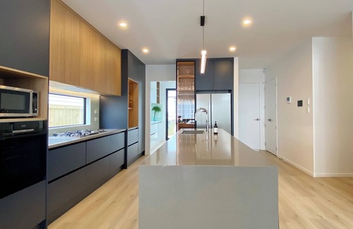 Auckland House | Brand New House 8 bedrooms 5.5 Bathrooms Flat bush