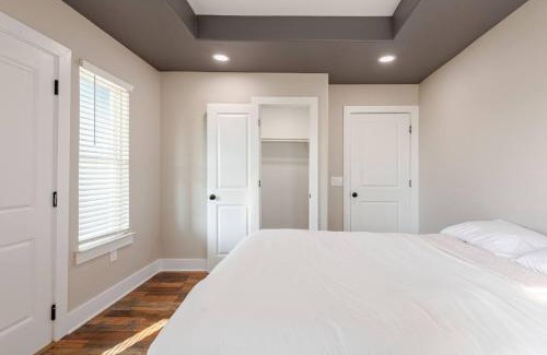 Red Rock House | Brand new house 3 floors 8 bedrooms