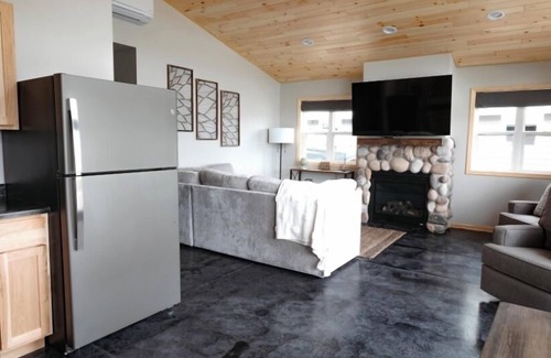 Crivitz Resort | Brand New Lakeshore Home