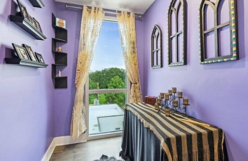 New Orleans Condo | *BRAND NEW LISTING* Luxury Penthouse w balcony/parking near French Qtr