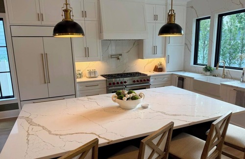 The Pines House | Brand New Luxury oasis -weekly rates!