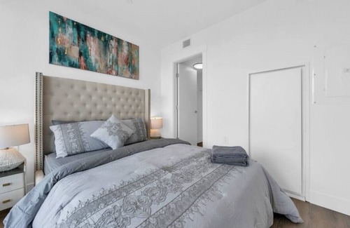 Metrotown Apartment | Brand new Luxury 1bd+1ba@Metrotown