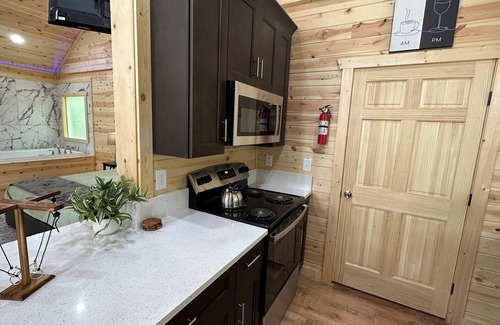 Cleveland House | Brand New Luxury Cabin Full of Amenities