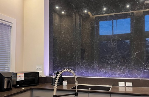 Steveston House | Brand New Luxury loft with huge living room and king bed room - 13 mins from YVR