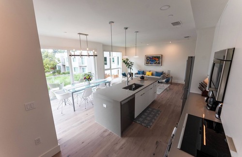 Laurel Park Condo | Brand New Luxury Townhouse in Downtown Sarasota w/Elevator, Kayaks, and bicycles