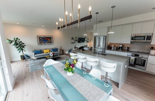 Laurel Park Condo | Brand New Luxury Townhouse in Downtown Sarasota w/Elevator, Kayaks, and bicycles
