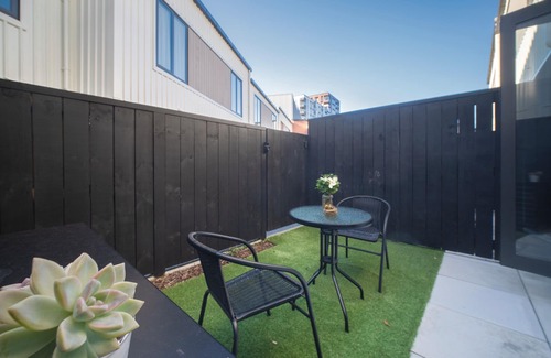Greenlane - Ellerslie House | Brand new modern Townhouse with Full Kitchen