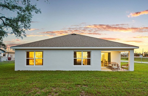 Spring Hill House | Brand New Spacious 5-bedroom Near Weeki Wachee Spring