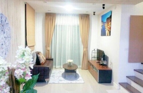 Mae Hia House | Brand New Town Home In Great Location