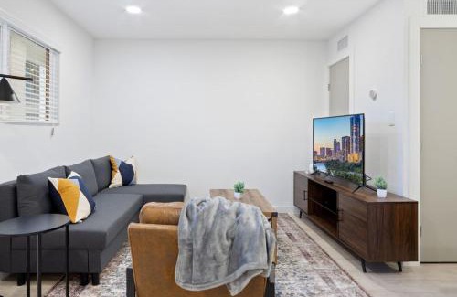 South Lamar Apartment | Brand New Unit 5 min to Downtown Austin
