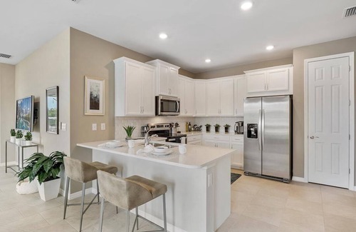 Naples Villa | Brand new Villa with a beautiful lake view