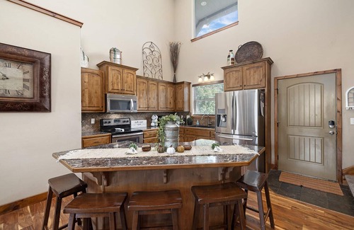 Hollister House | Branson Escape | 4BR Home + Resort Amenities