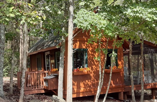 Branson Cottage | BRANSON HOBBY FARM FOR COUPLES Beautiful Rustic Cottage/Hot Tub and Hobby Farm