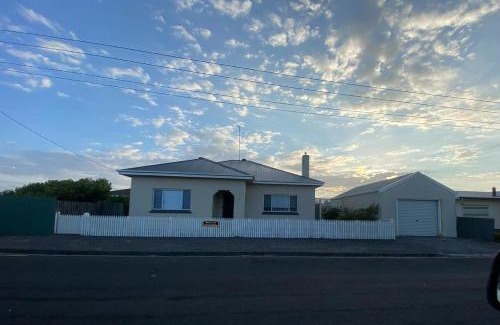 Port Macdonnell House | Break-A-Way Accommodation