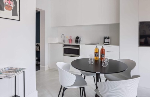 Nogent-le-Roi Apartment | Break & Brut