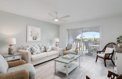 Sanibel House | Breakers West C2 - Gorgeous Top Floor Beach Condo